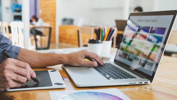 Tendências em design gráfico para materiais impressos